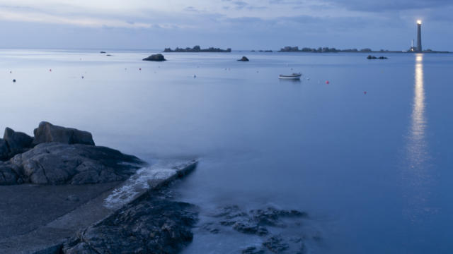 l'île Vierge dans l'archipel de Lilia, le phare de l'île Vierge, le plus haut phare d'Europe d'une hauteur de 82,5 mètres