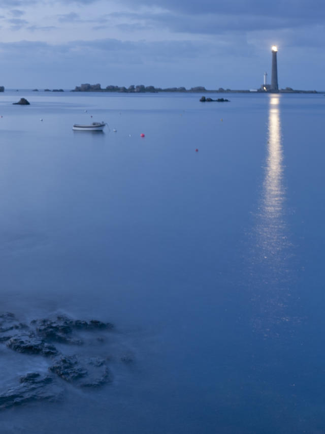 l'île Vierge dans l'archipel de Lilia, le phare de l'île Vierge, le plus haut phare d'Europe d'une hauteur de 82,5 mètres