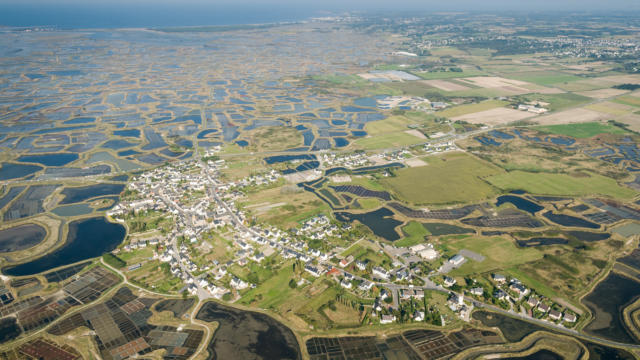 Vue aérienne des marais salants de Guérande