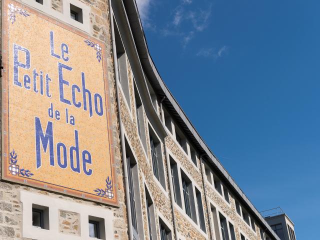 Châtelaudren-Petit Echo de la Mode , pole de developpement culturel et touristique. Un lieu de lart vivant: concerts, theatre, spectacles, expositions, conferences et visioconferences, pratiques amateurs et enseignements artistiques. Un lieu du tourisme : Office de Tourisme, informations, congres. Un lieu de lere numerique : Mediacentre.