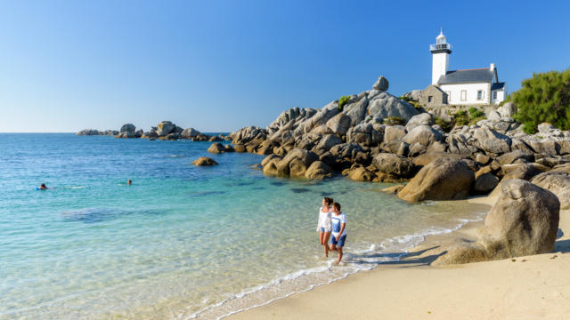 Baignade dans la mer, balade au phare de Pontusval