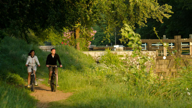 Sentier.
Ecluse.