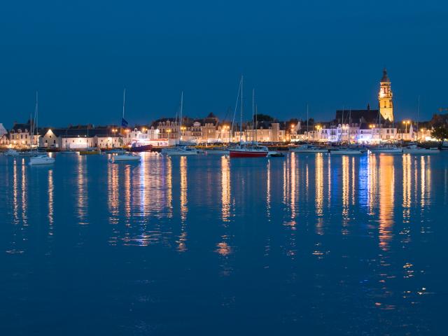 Le Croisic de nuit avec ses lumières.