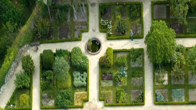 Daoulas - Abbaye - Jardin Simples