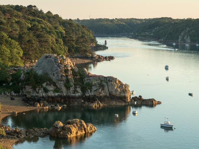 Vue sur la vallée et la rivière du Trieux.