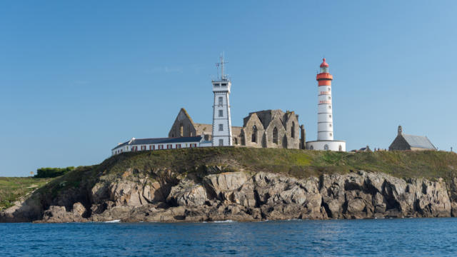 Explorez les beautés de l’archipel de Molène, le phare de la pointe Saint-Mathieu