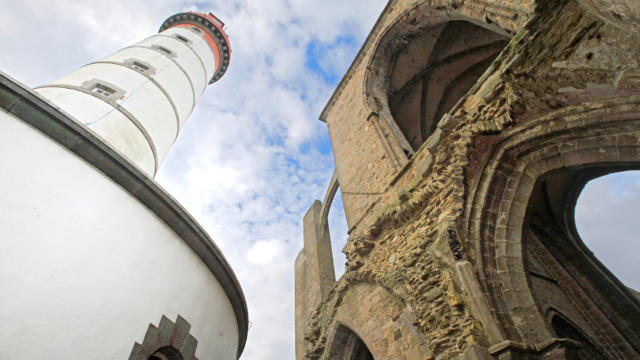 L'abbaye et le phare de la Pointe Saint-Mathieu - Plougonvelin