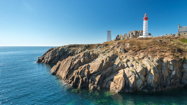 Plougonvelin, le sémaphore, les ruines de l'abbaye et le phare de la pointe Saint-Mathieu