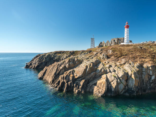 Plougonvelin, le sémaphore, les ruines de l'abbaye et le phare de la pointe Saint-Mathieu