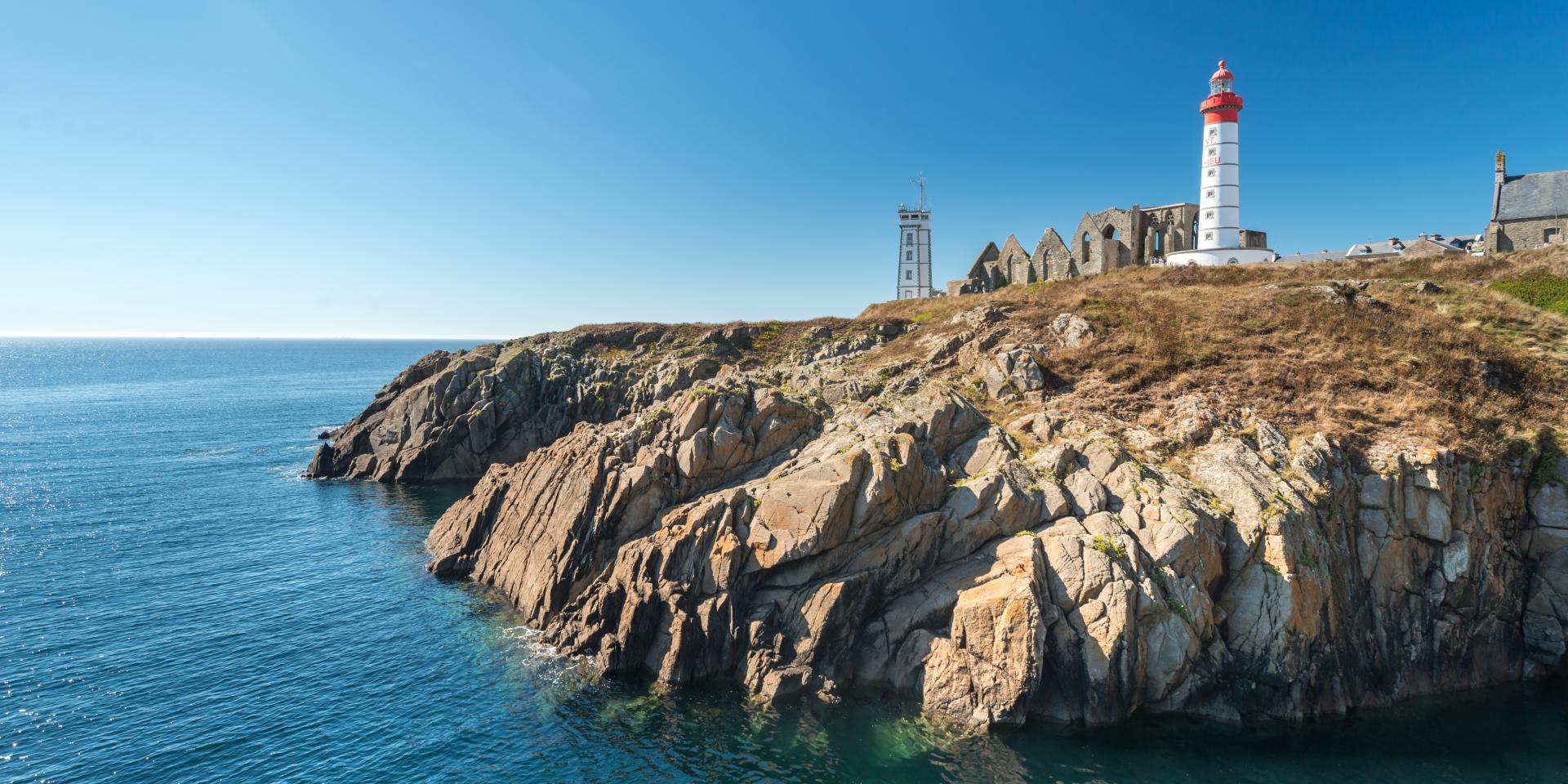 Plougonvelin, le sémaphore, les ruines de l'abbaye et le phare de la pointe Saint-Mathieu