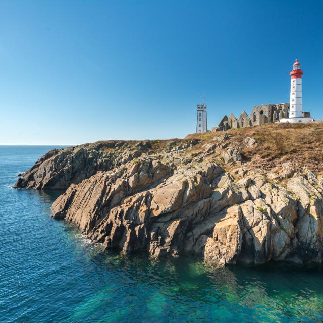 Plougonvelin, le sémaphore, les ruines de l'abbaye et le phare de la pointe Saint-Mathieu