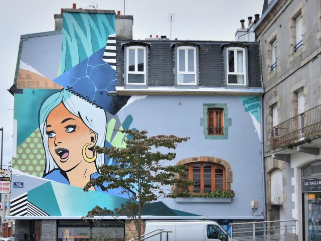 Fresque située au 52 rue de la Porte et réalisée par le graffeur Eddy Barclem / Worm, représente