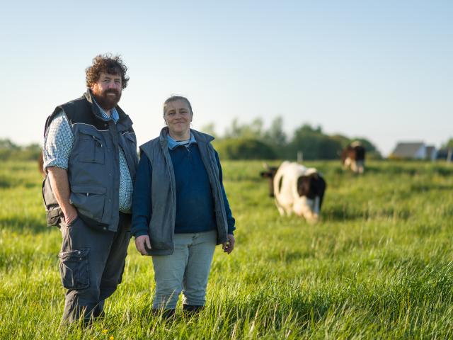 Portrait d'Isabelle Guillon et Gurvan Bourvellec de la ferme fromagère de Rhuys