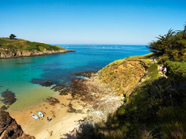 Pléneuf - Anse du Pissot - kayaks et randonneurs