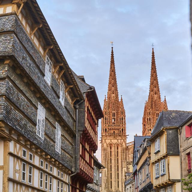 Vue sur le clocher de la cathédrale Saint-Corentin Quimper