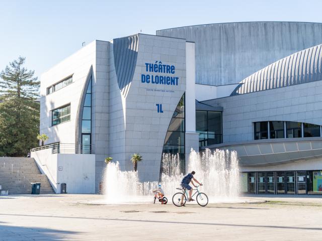 Fontaine fleur de Jeppe Hein, à Lorient