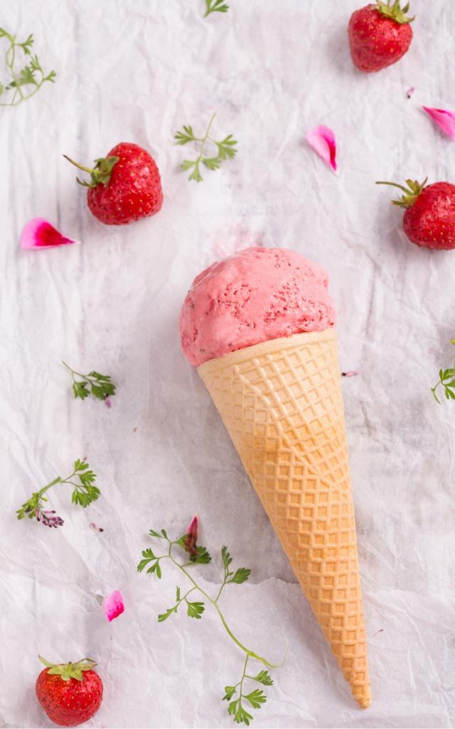 Cornet de glace à la fraise