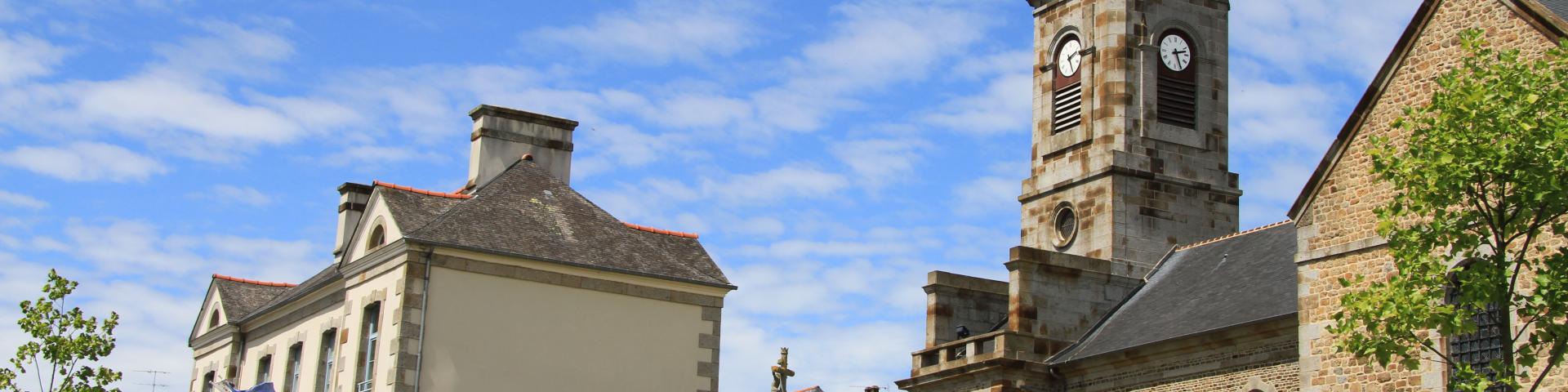 Mairie Eglise Pleine Fougères