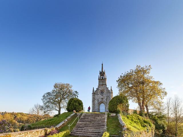 Motte Féodale, Notre Dame du Calvaire La Roche-Derrien