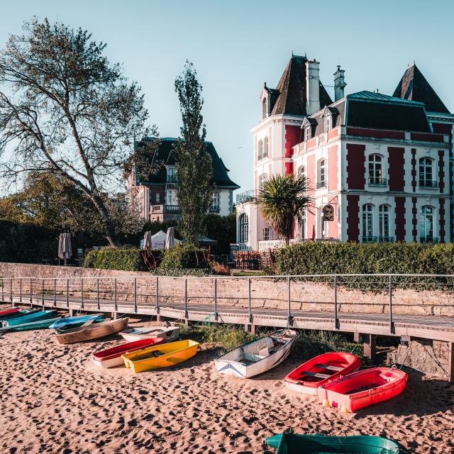 Barques sur le sable en pays de Lorient