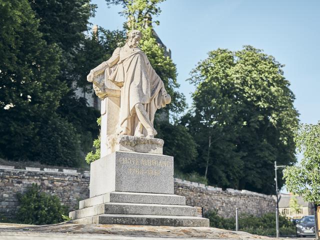 Statue de Chateaubriand à Combourg