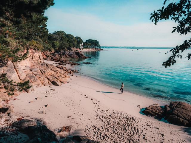 Marche sur la plage de la plage de Cap Coz à la Pointe de Beg Meil par le sentier côtier