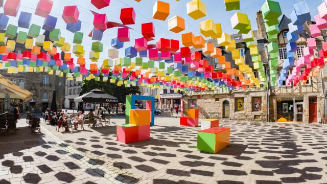 La place du Martray en couleurs Pontivy
