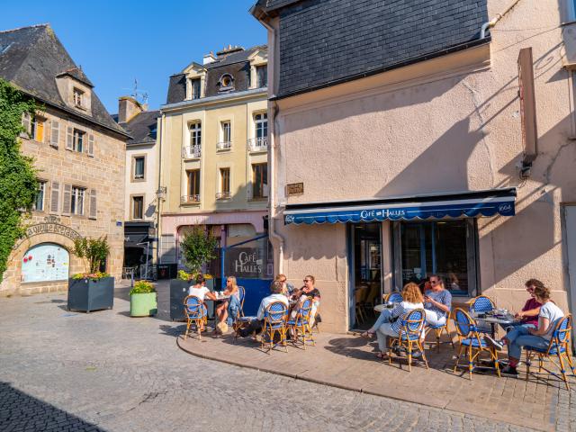 A la terrasse du café Quimperlé