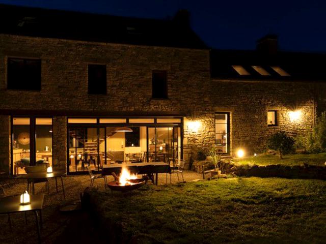 Domaine Du Kelenn à Caden - terrasse vue de nuit