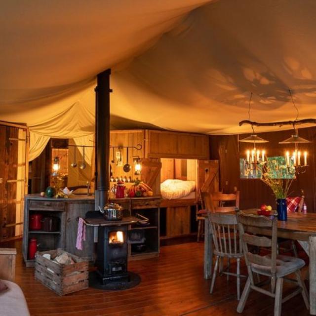 Scaër - Ferme de Penquelen - intérieur lodge