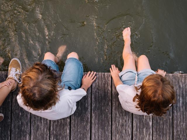 Bains-sur-Oust - Pause les pieds dans l'eau
