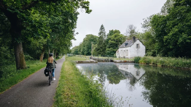 Malestroit - Balade à vélo en vue d'une maison éclusière