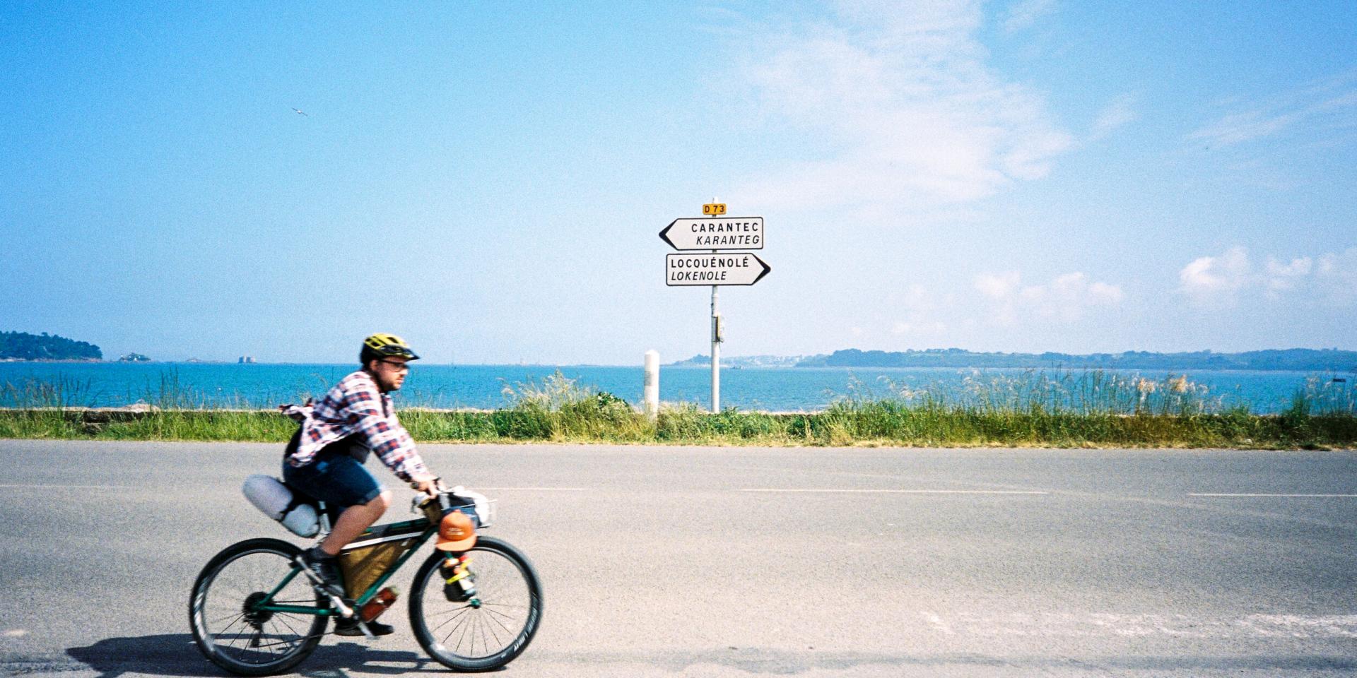 Carantec - Locquénoloé - Route de la Corniche - Cycliste - Panneau de signalisation