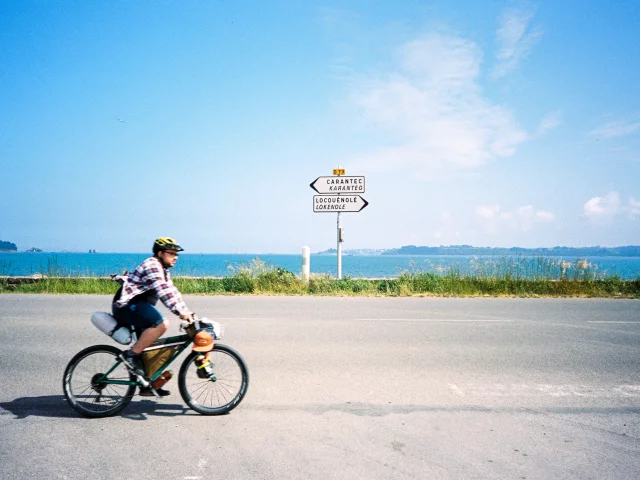 Carantec - Locquénoloé - Route de la Corniche - Cycliste - Panneau de signalisation