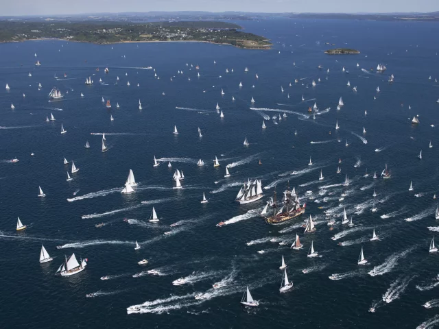 Navigation en Rade de Brest lors des Fêtes Maritimes Internationales de Brest 2016 -