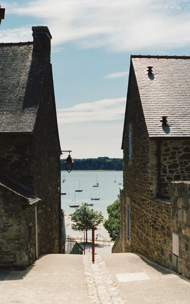 Saint Suliac - Maison de pierre - Bateau au mouillage