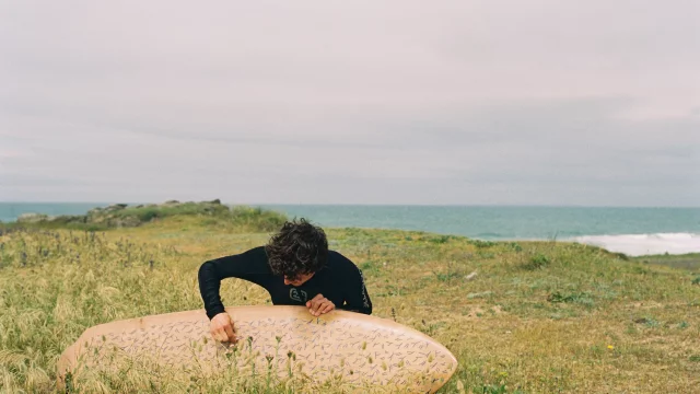 Quiberon - Presqu'île de Quiberon - Côte sauvage - Surfeur