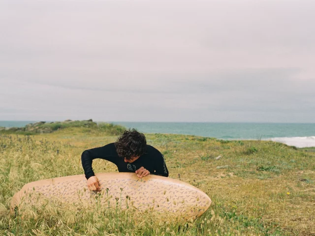 Quiberon - Presqu'île de Quiberon - Côte sauvage - Surfeur