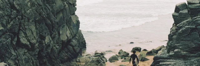 Presqu'île de Quiberon - Côte sauvage - Surfeur