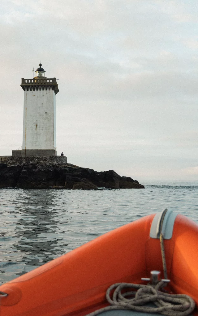 Le Conquet - Le phare de Kermorvan - Canot gonflable